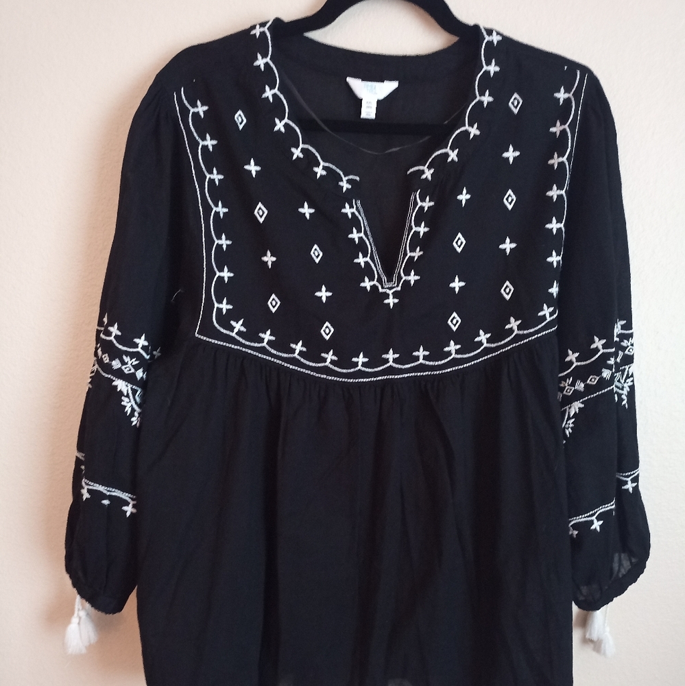 Embroidered peasant top black and white size XXL 2X 20